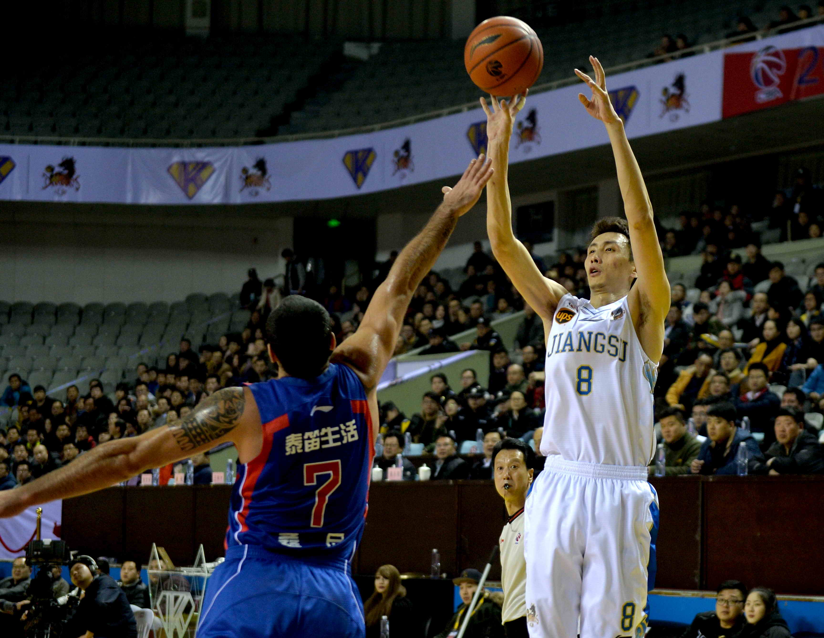 替补球员在 替补球员在