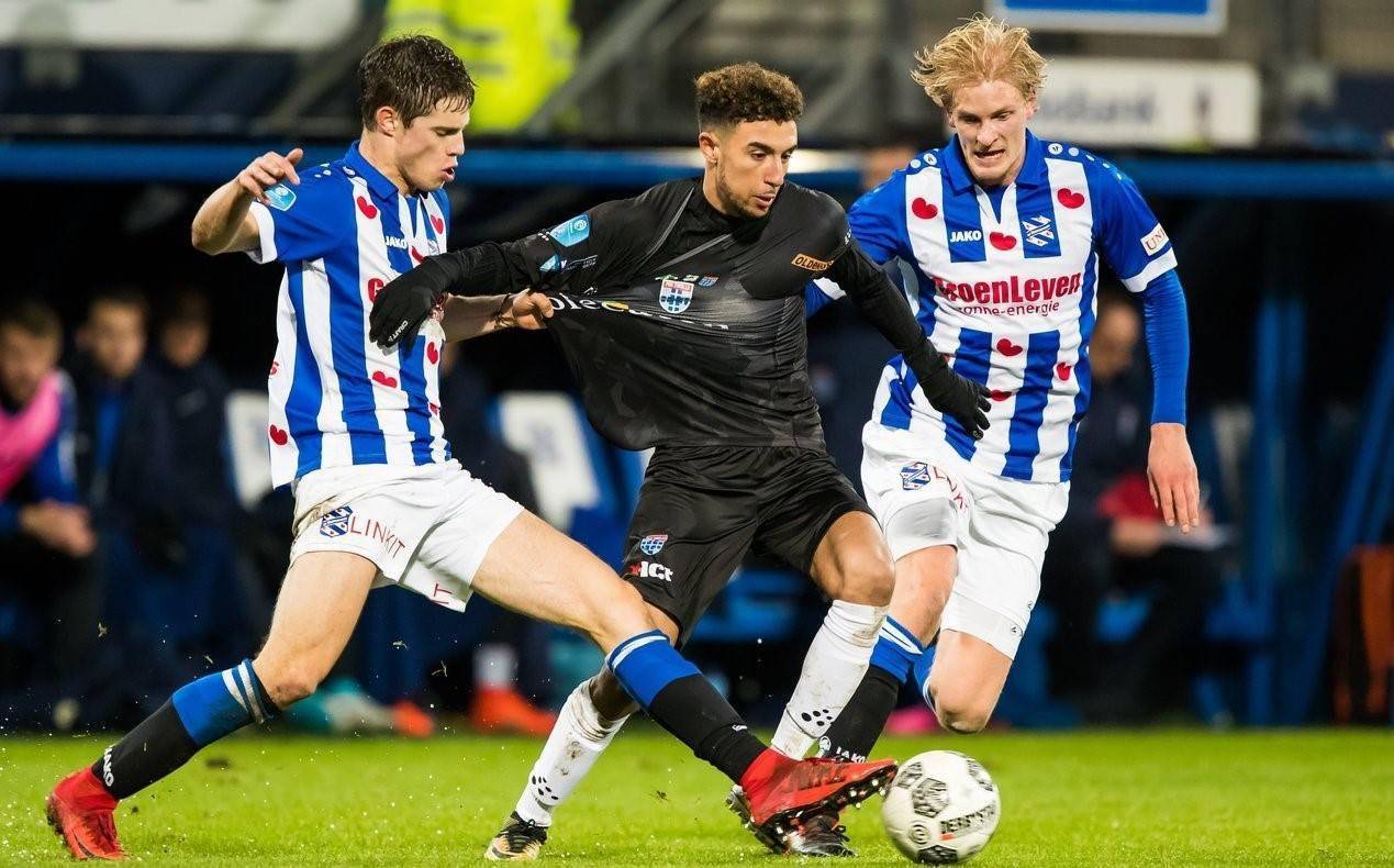 表现上也颇 表现上也颇