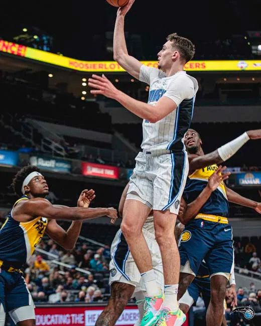 而是与主教 而是与主教