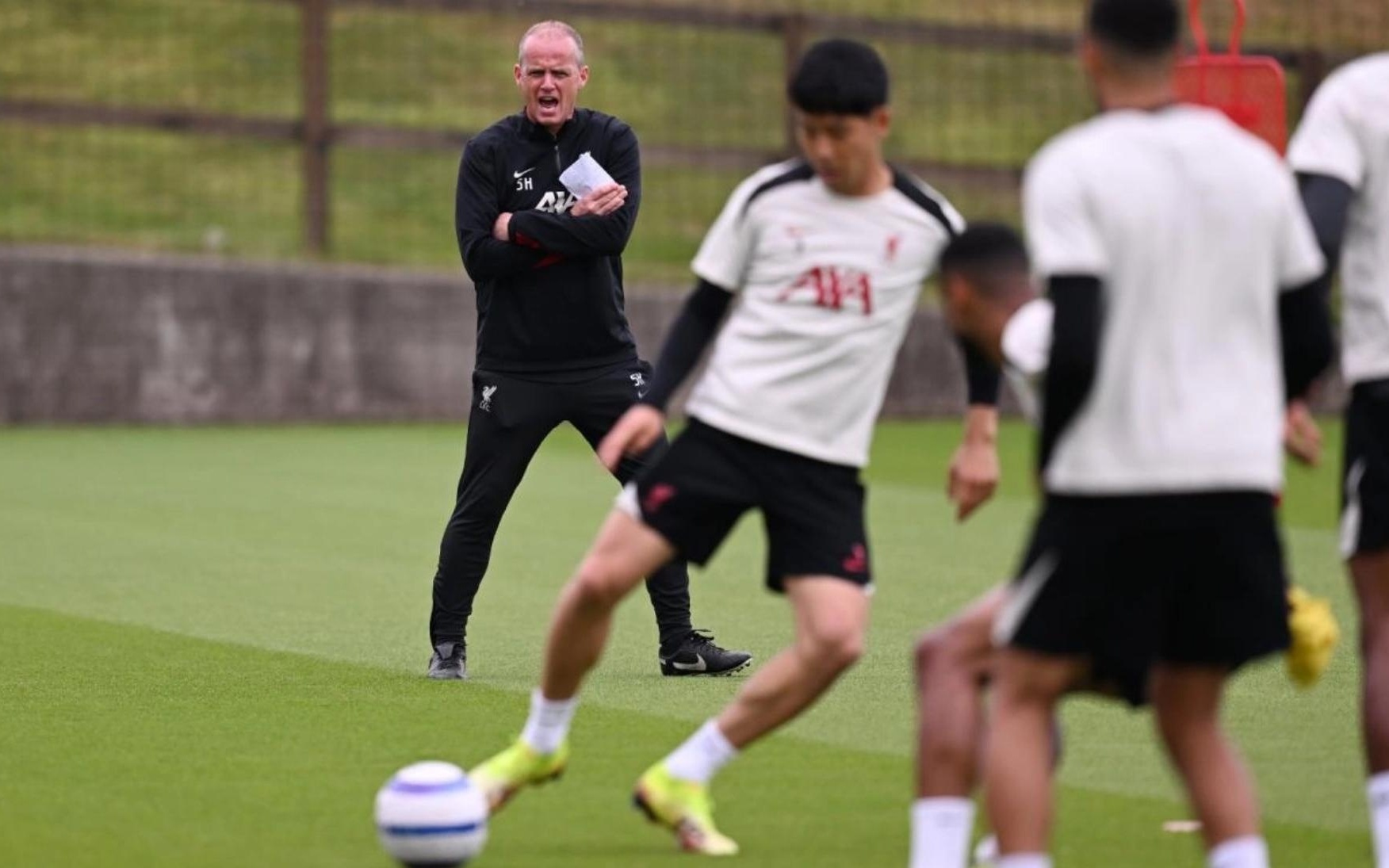 不断完善自 不断完善自