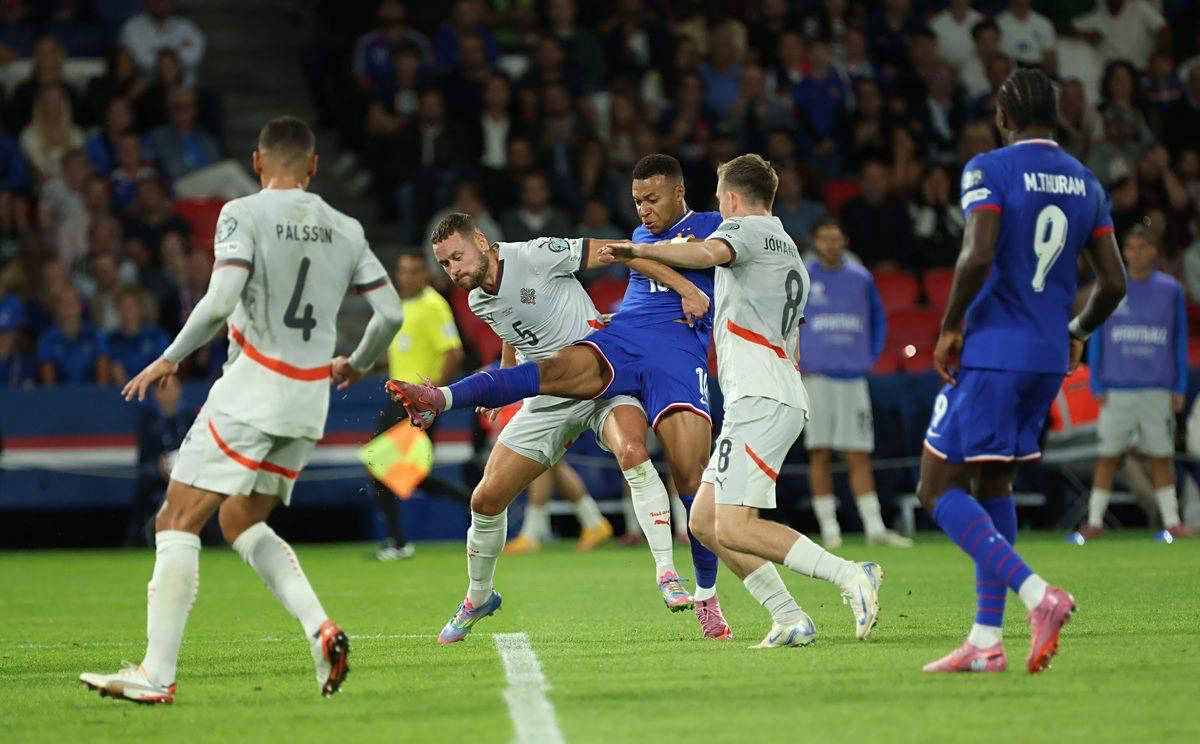 向纪律更强 向纪律更强