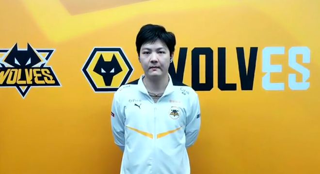 不敢走内角